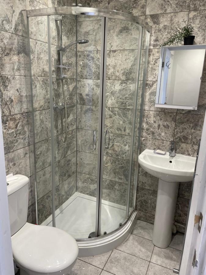 Self-Contained Flat On The 2Nd Floor You Will Share With One Other Guest, In A Family House 2 Minutes Walk From Tufnell Park Station 2Nd Floor With Stairs Лондон Екстериор снимка