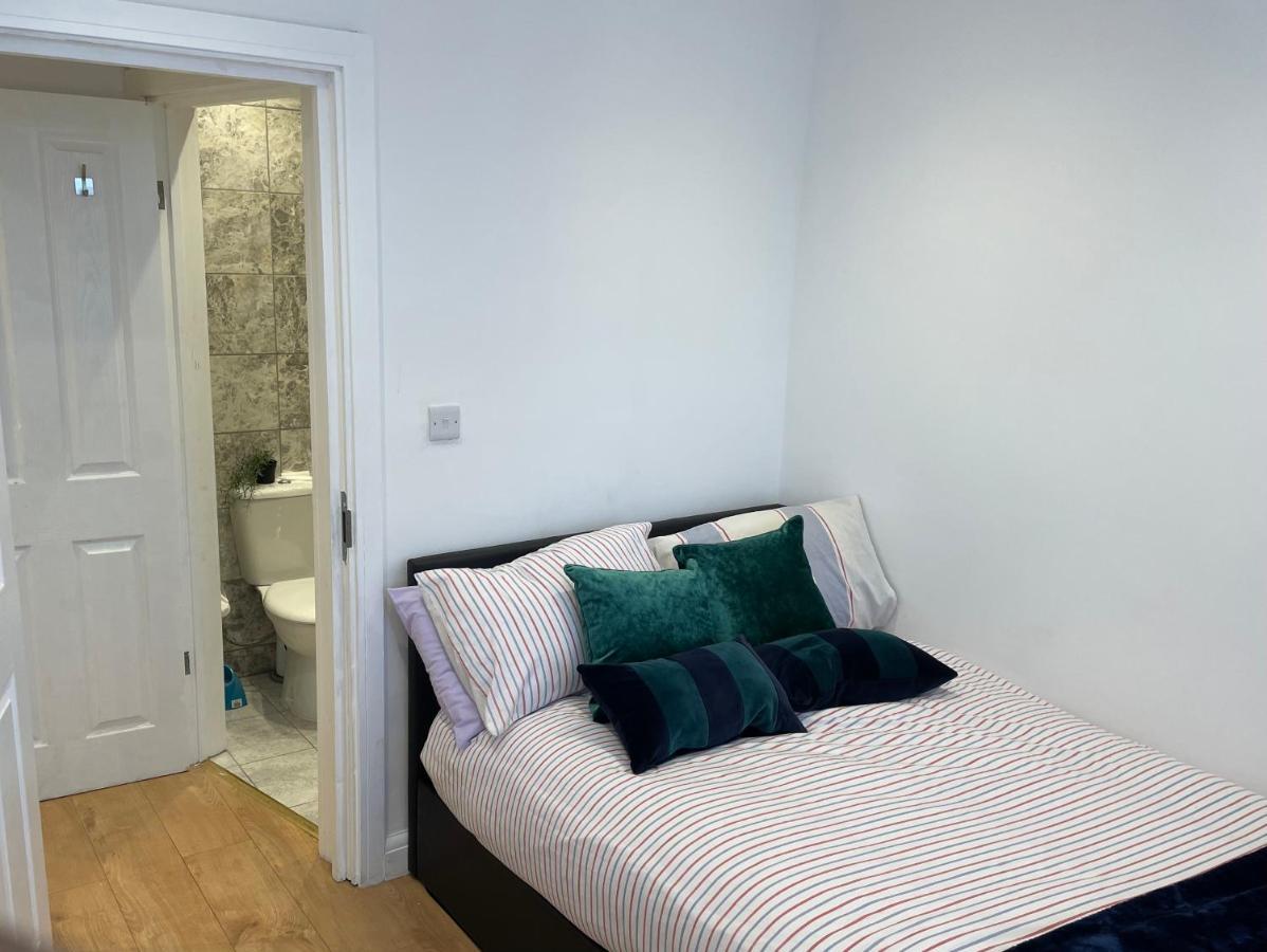 Self-Contained Flat On The 2Nd Floor You Will Share With One Other Guest, In A Family House 2 Minutes Walk From Tufnell Park Station 2Nd Floor With Stairs Лондон Екстериор снимка