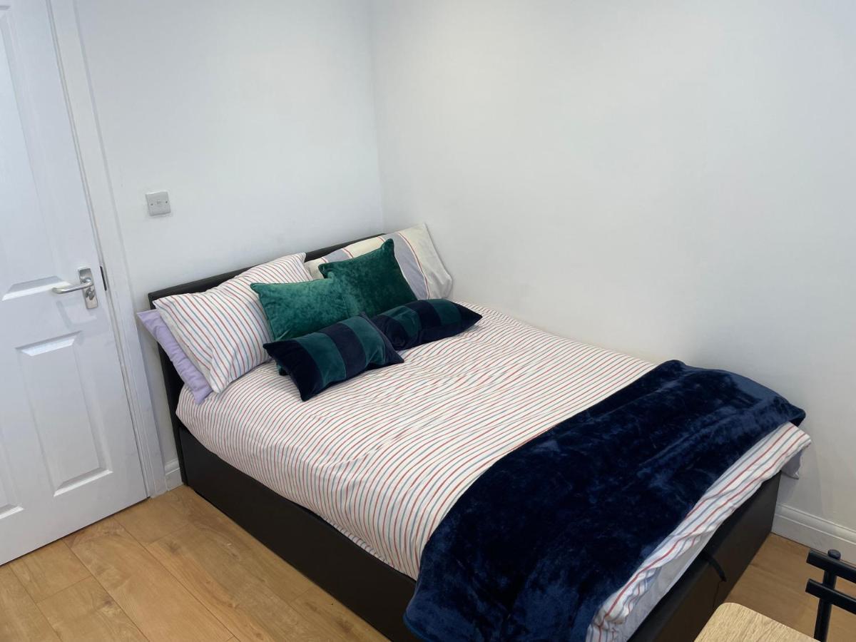 Self-Contained Flat On The 2Nd Floor You Will Share With One Other Guest, In A Family House 2 Minutes Walk From Tufnell Park Station 2Nd Floor With Stairs Лондон Екстериор снимка
