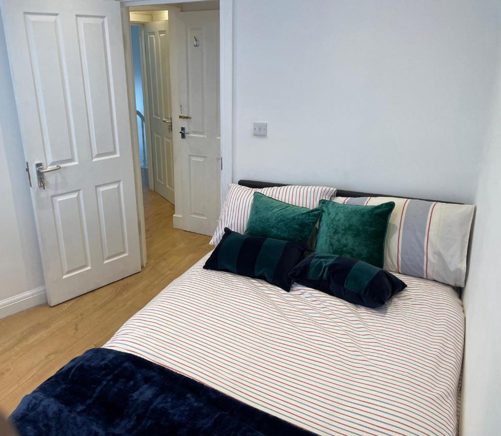 Self-Contained Flat On The 2Nd Floor You Will Share With One Other Guest, In A Family House 2 Minutes Walk From Tufnell Park Station 2Nd Floor With Stairs Лондон Екстериор снимка