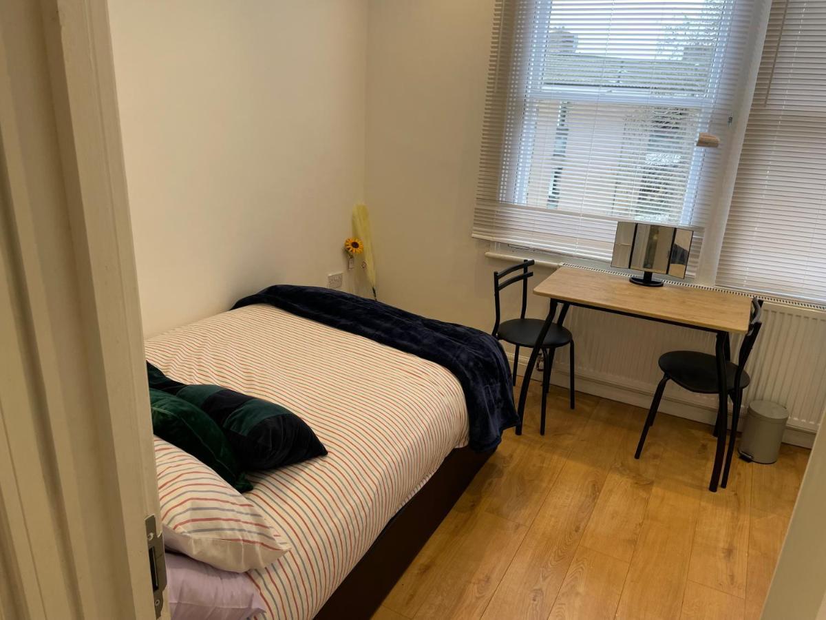 Self-Contained Flat On The 2Nd Floor You Will Share With One Other Guest, In A Family House 2 Minutes Walk From Tufnell Park Station 2Nd Floor With Stairs Лондон Екстериор снимка
