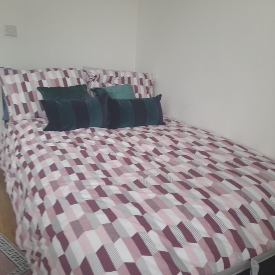 Self-Contained Flat On The 2Nd Floor You Will Share With One Other Guest, In A Family House 2 Minutes Walk From Tufnell Park Station 2Nd Floor With Stairs Лондон Екстериор снимка